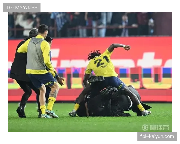 柏林地方法院裁定,一名在社交媒体威胁球员的球迷被禁止进入球场两年 柏林地方法院裁定,一名在社交媒体威胁球员的球迷被禁止进入球场两年